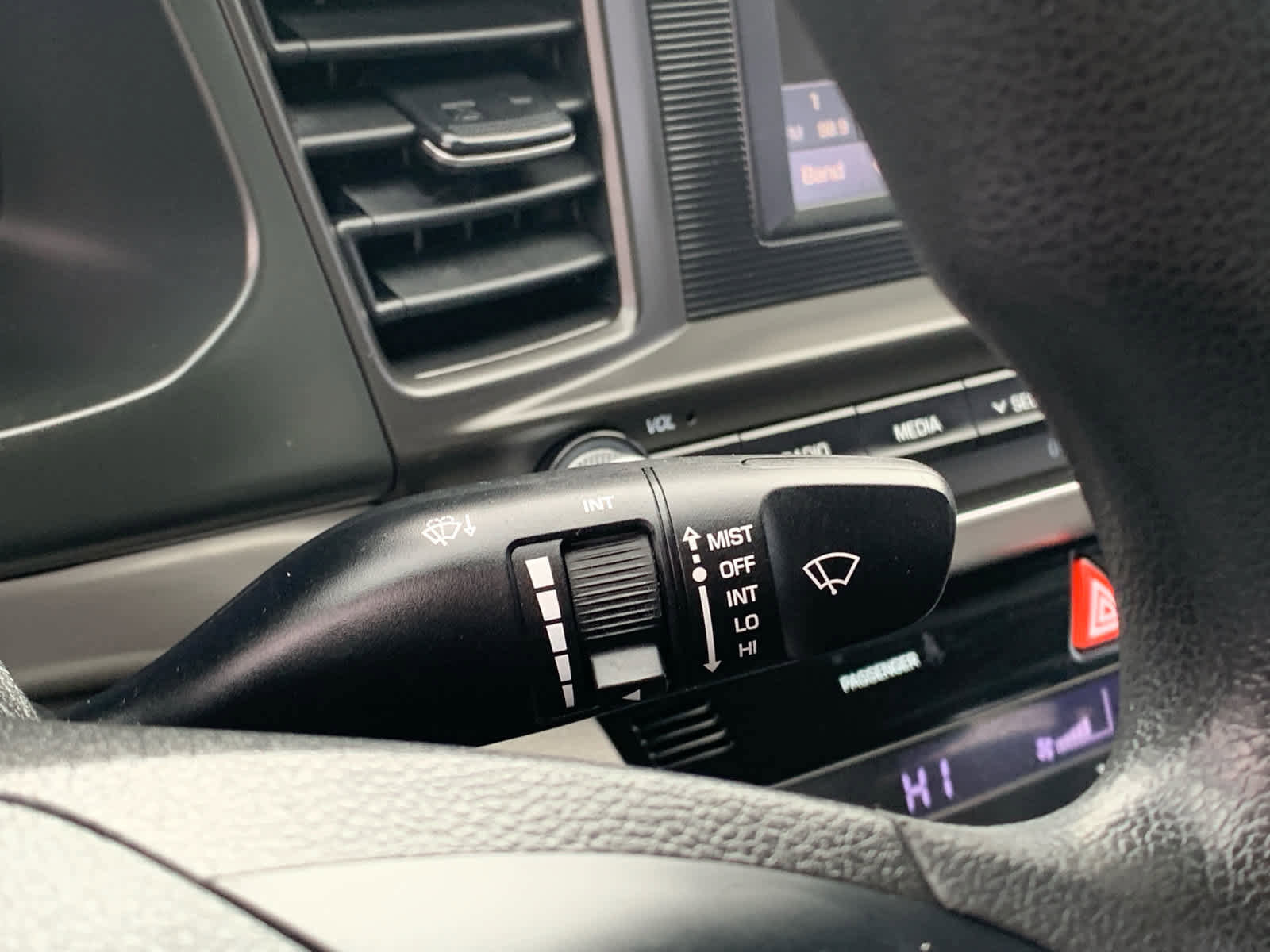 Used 2020 Hyundai Elantra SE image 18