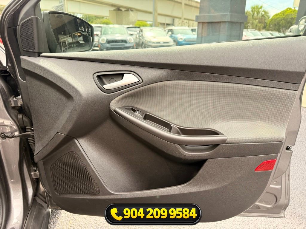 Used 2014 Ford Focus SE FWD image 32