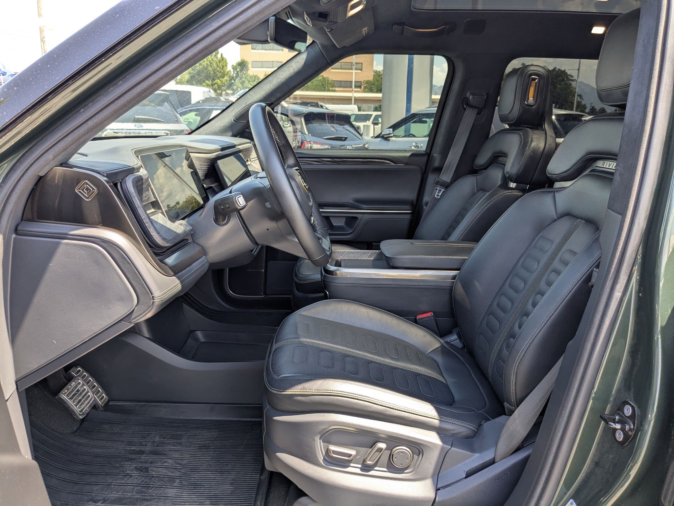 Used 2022 Rivian R1T Adventure AWD/4WD image 17