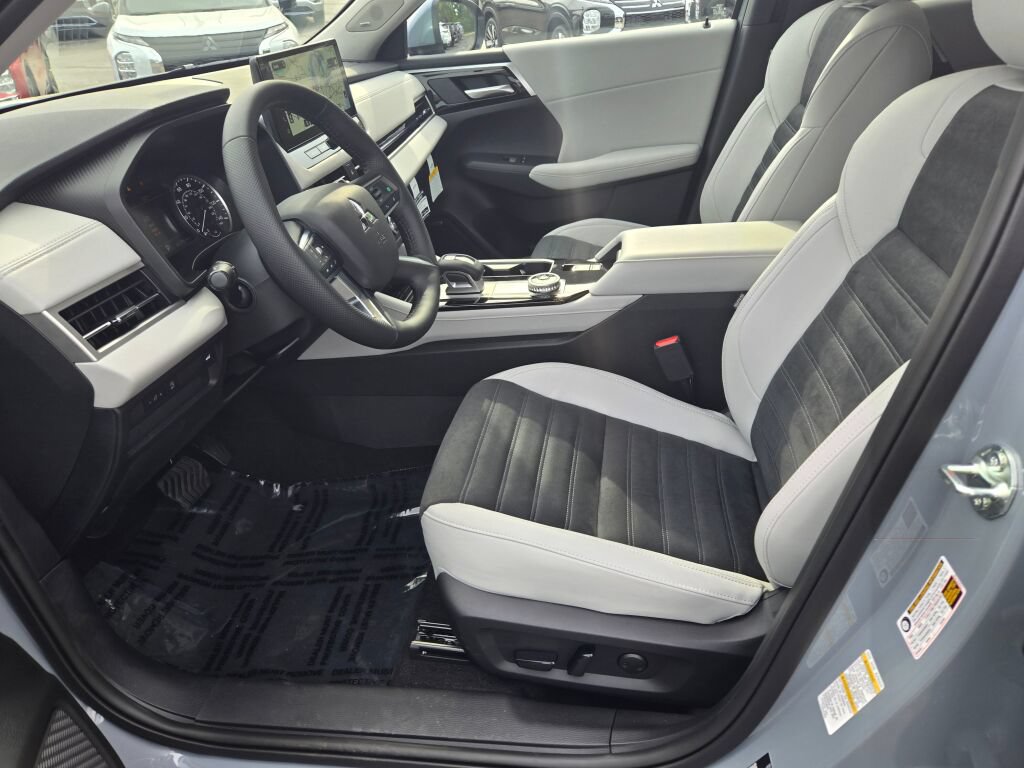 New 2026 Mitsubishi Outlander SE AWD/4WD image 14