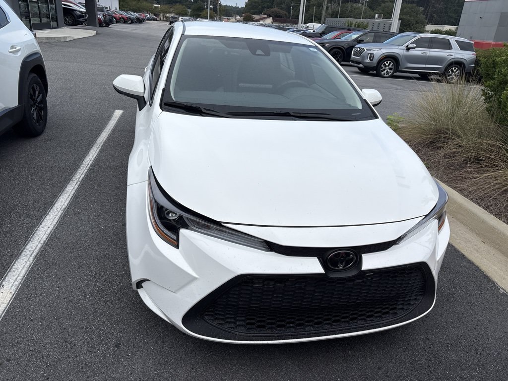 Used 2022 Toyota Corolla LE FWD image 2
