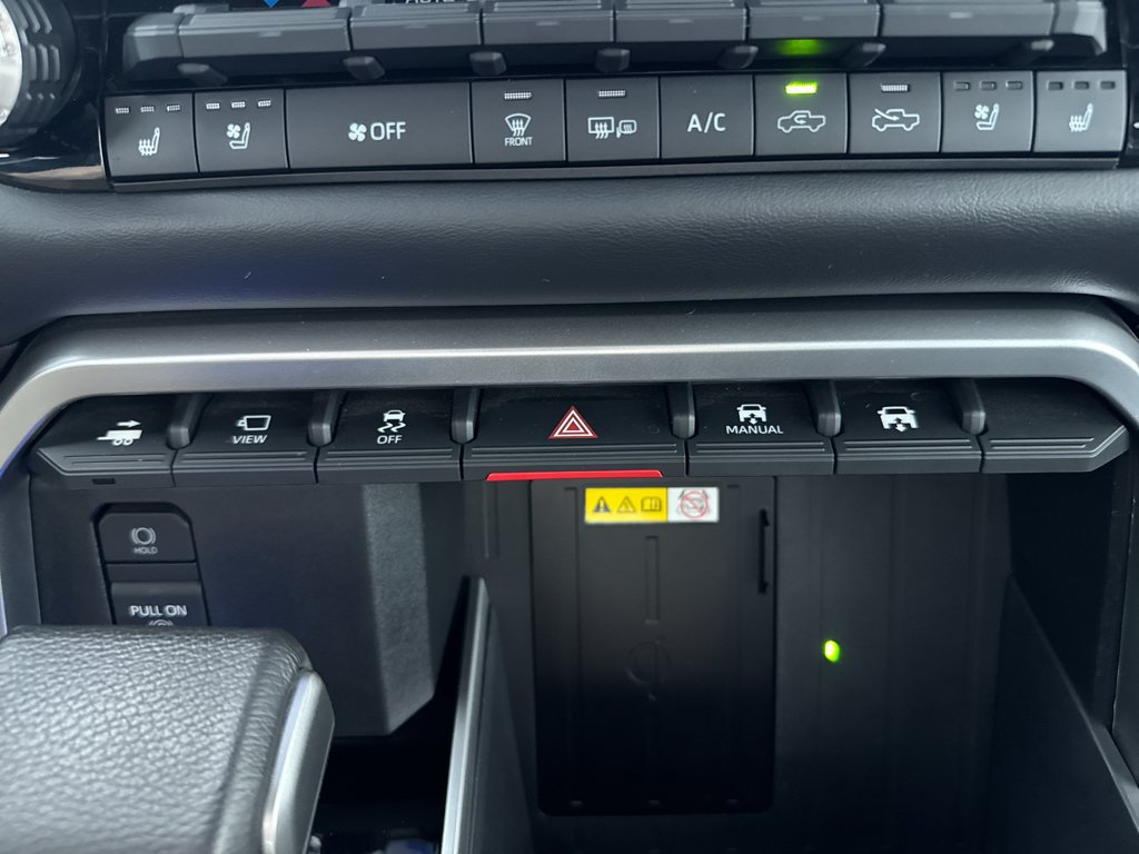 Used 2024 Toyota Tundra Platinum AWD/4WD image 31