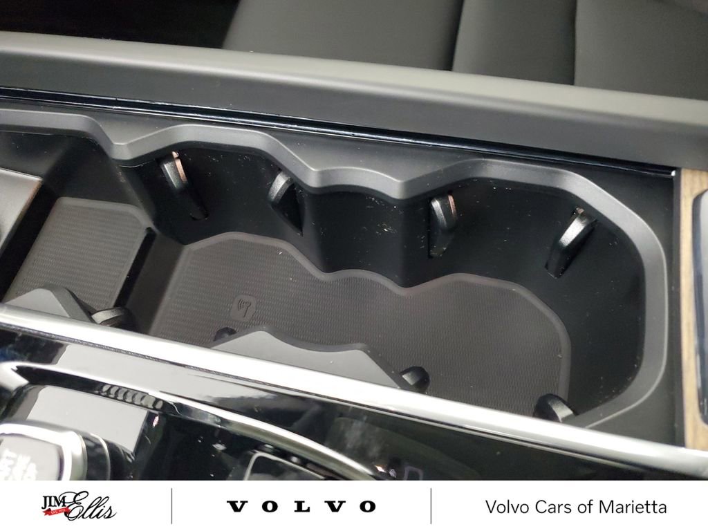 New 2026 Volvo XC60 B5 Plus w/ Protection Package Premier image 31