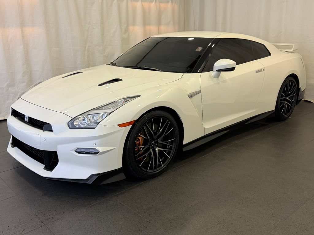 Used 2024 Nissan GT-R Premium w/ Floor Mat Package AWD/4WD image 2