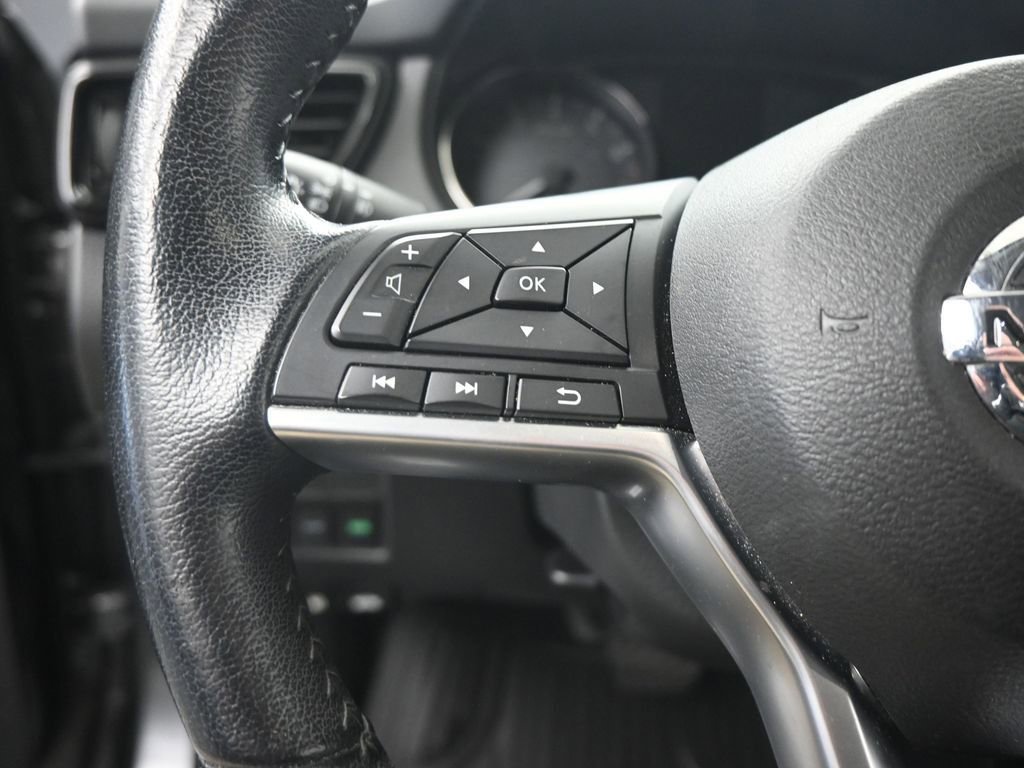 Used 2022 Nissan Rogue Sport SV w/ Technology Package image 13