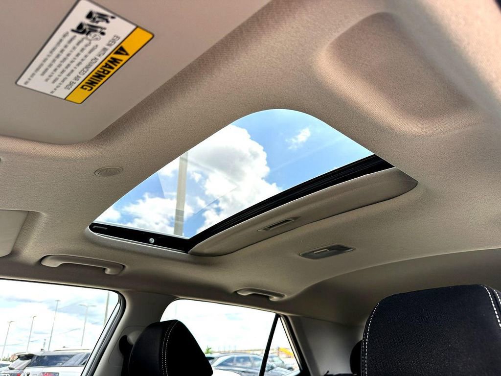 Used 2024 Hyundai Venue SEL FWD image 34
