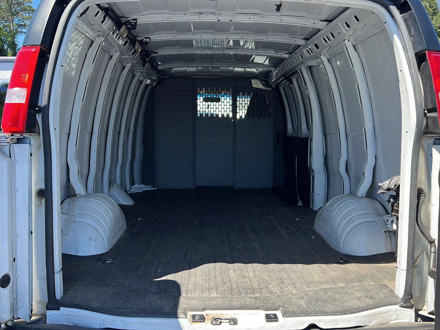 Used 2023 GMC Savana 2500 Extended RWD image 11