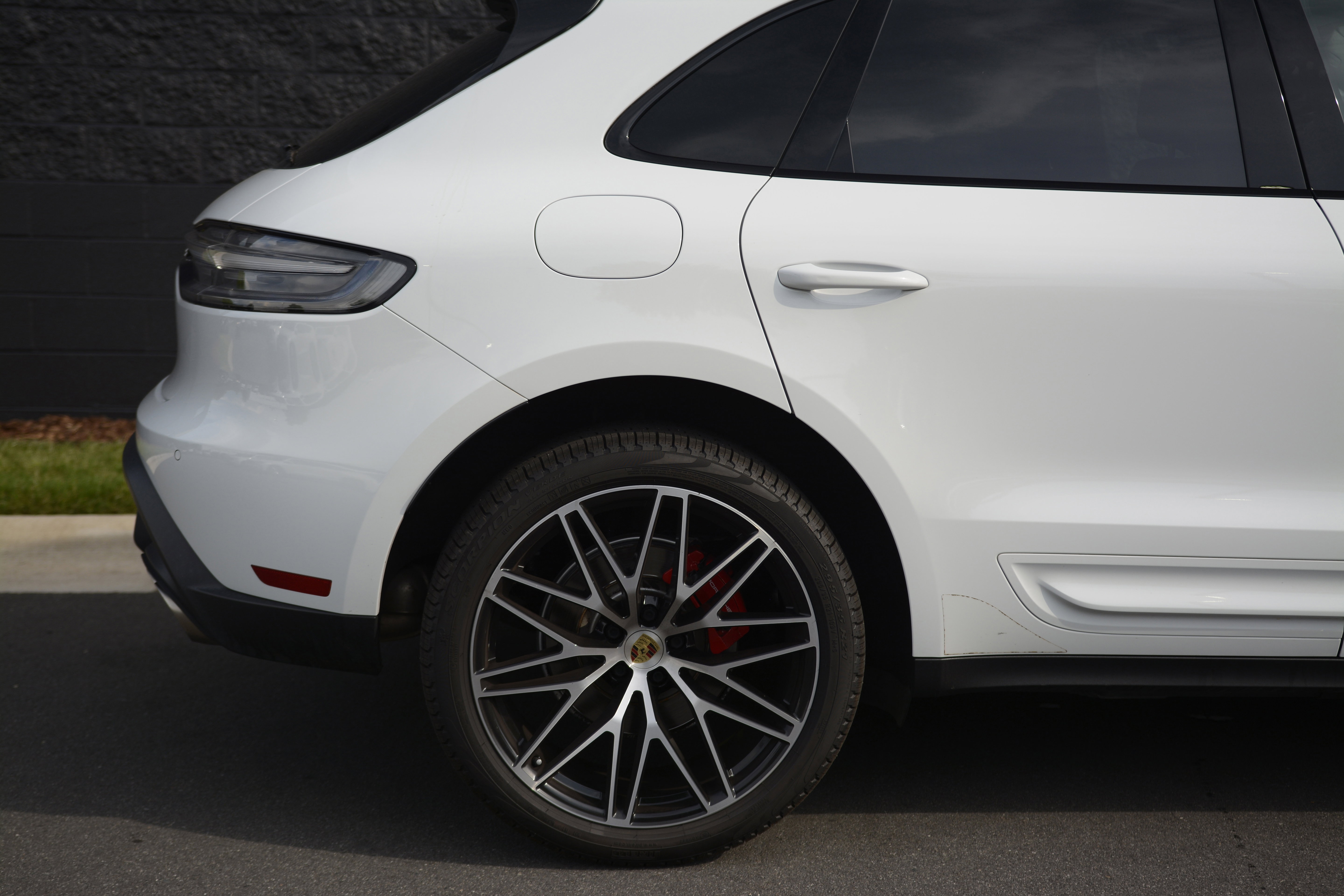 Certified 2022 Porsche Macan S AWD/4WD image 41