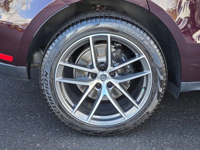 Used 2025 Porsche Macan image 11