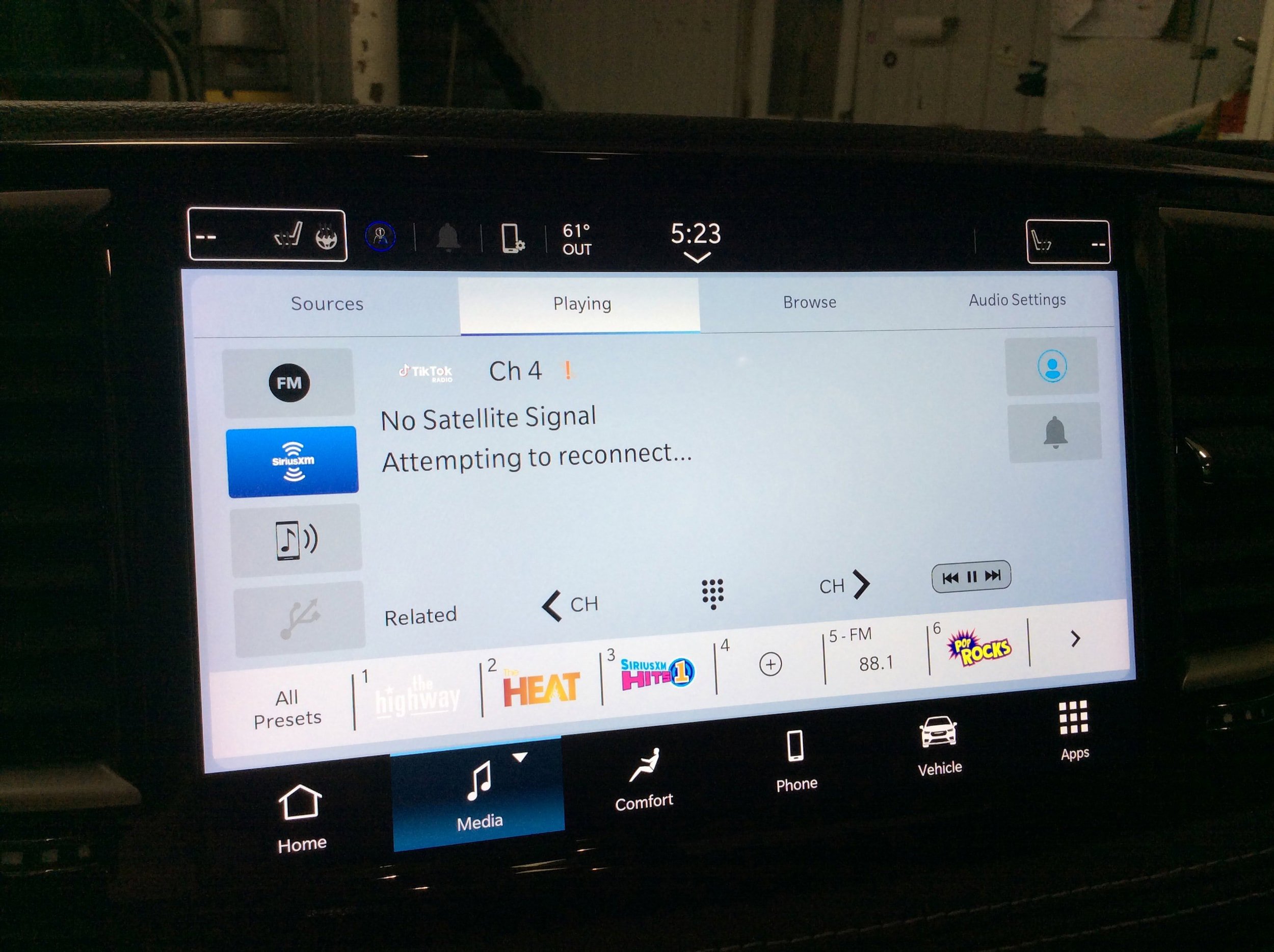 Used 2024 Chrysler Pacifica Touring-L image 28