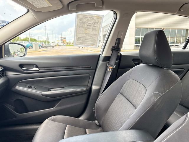 Used 2025 Nissan Altima 2.5 SV image 24