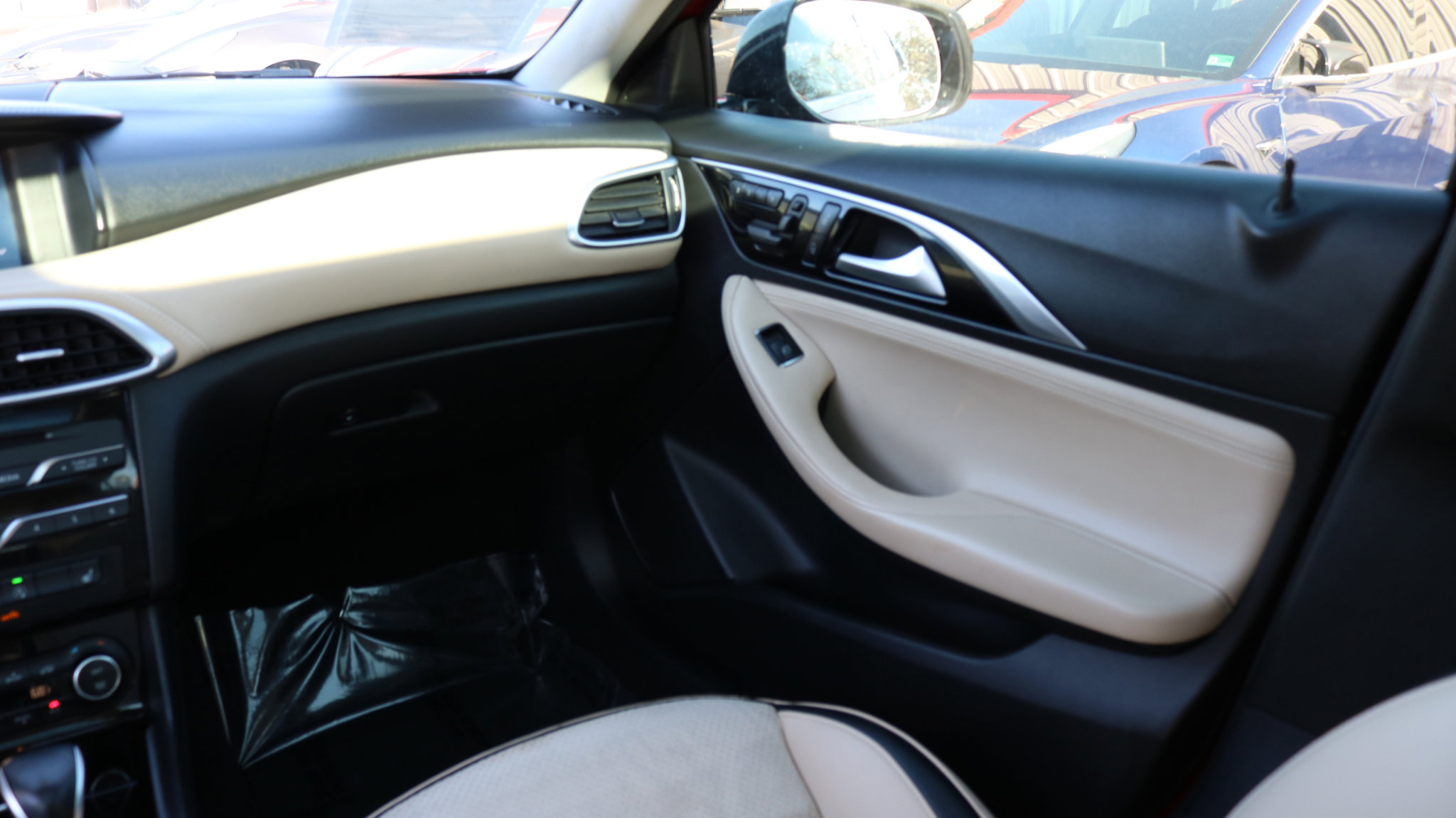 Used 2019 INFINITI QX30 image 21