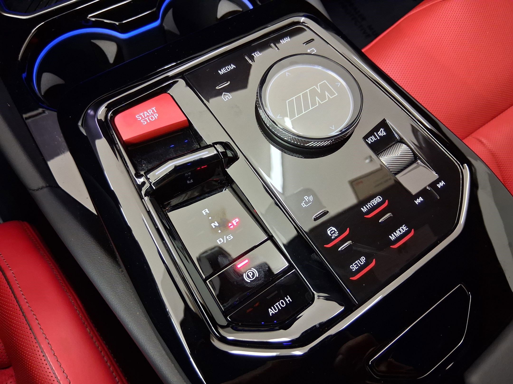 Used 2025 BMW M5 w/ Carbon Package image 17