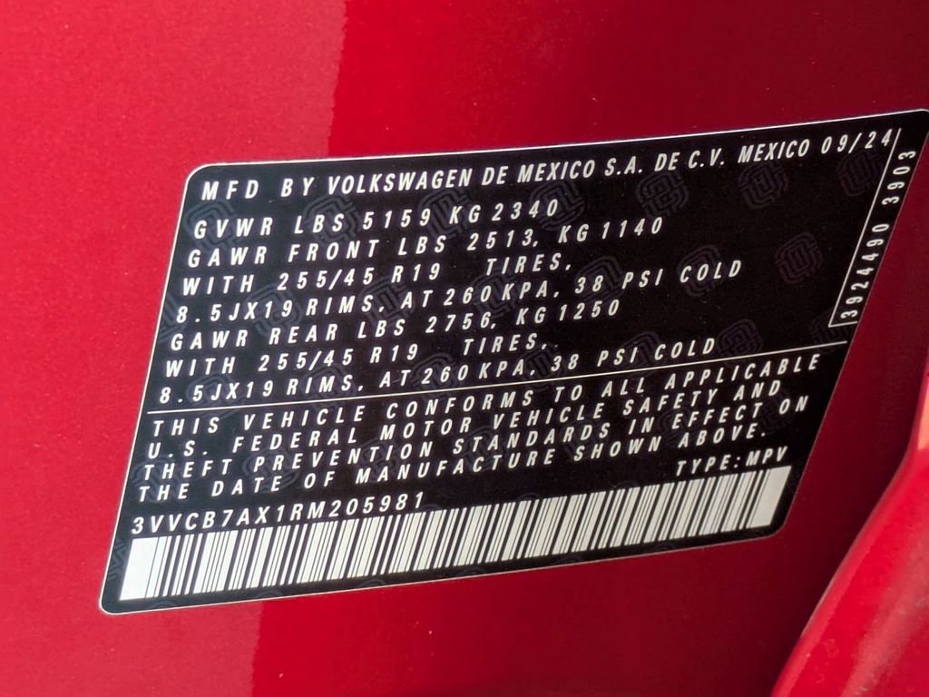 Used 2024 Volkswagen Tiguan SE R-Line image 25