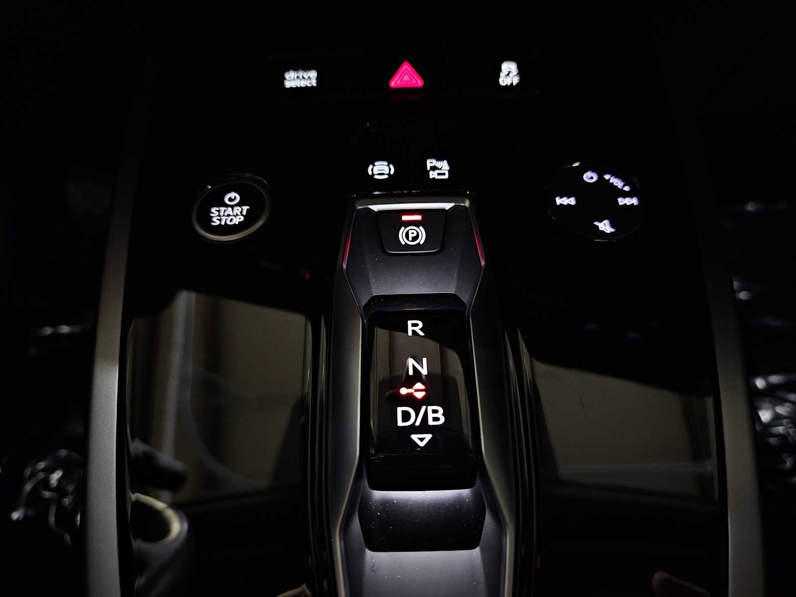 Used 2024 Audi Q4 e-tron Premium Plus image 31