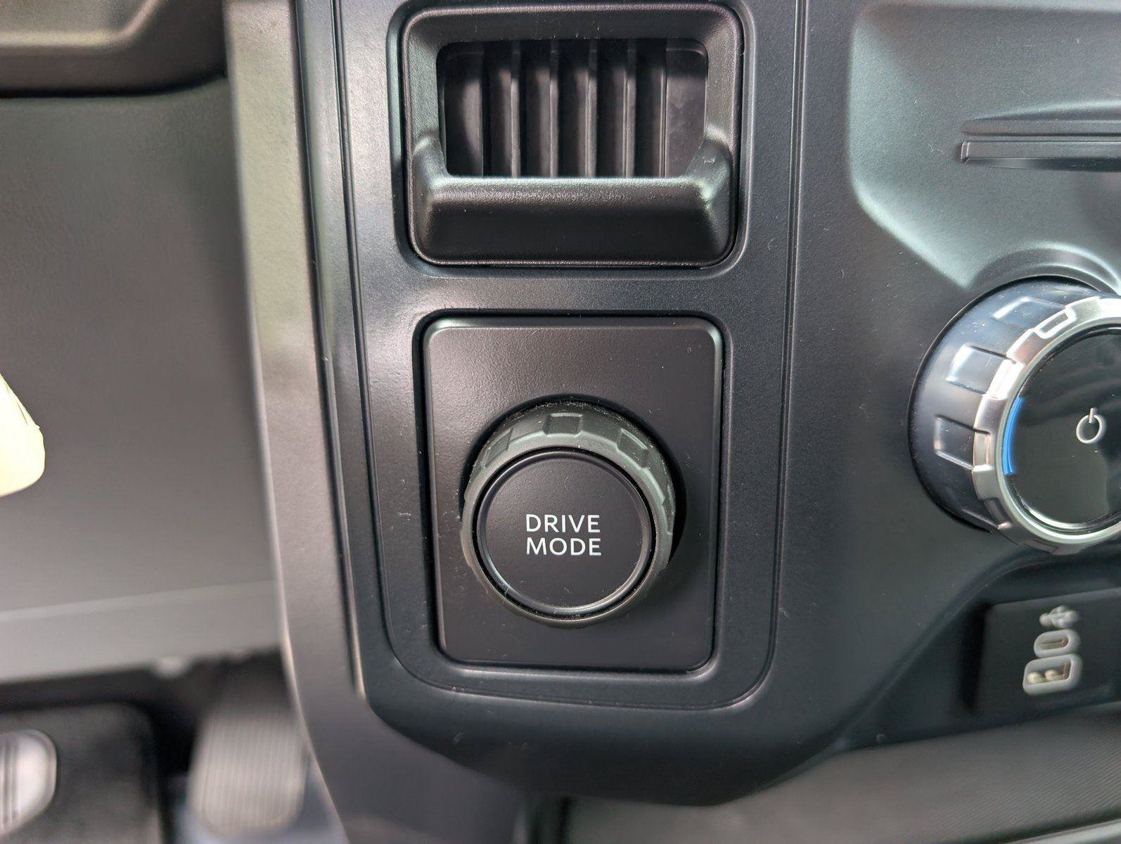 Used 2025 Ford F150 XLT w/ Equipment Group 301A Standard RWD image 22