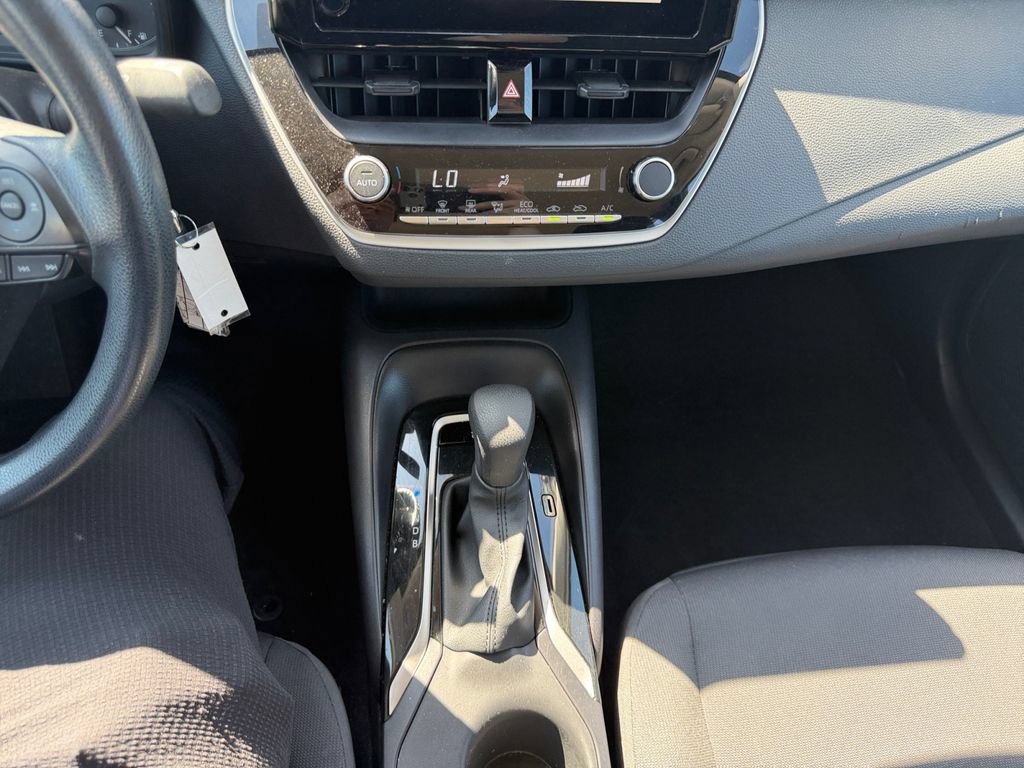 Used 2025 Toyota Corolla LE FWD image 27