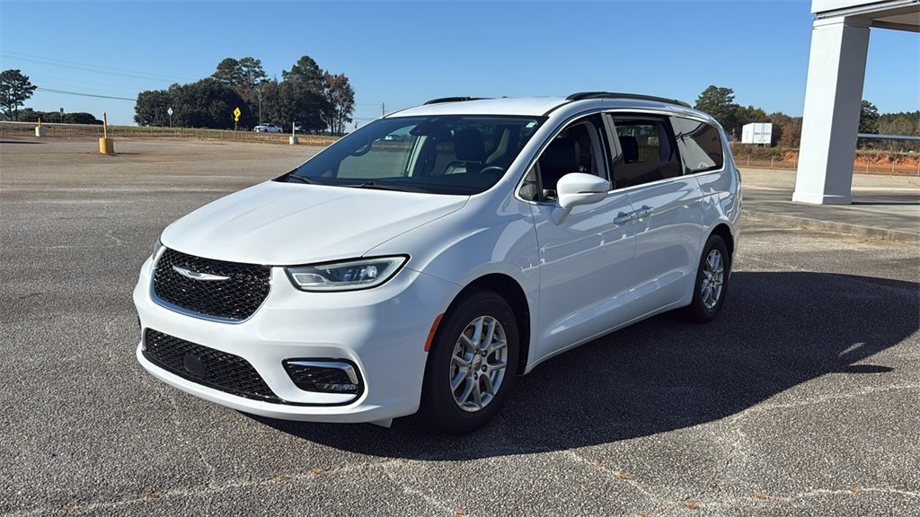 Used 2022 Chrysler Pacifica Touring-L image 4