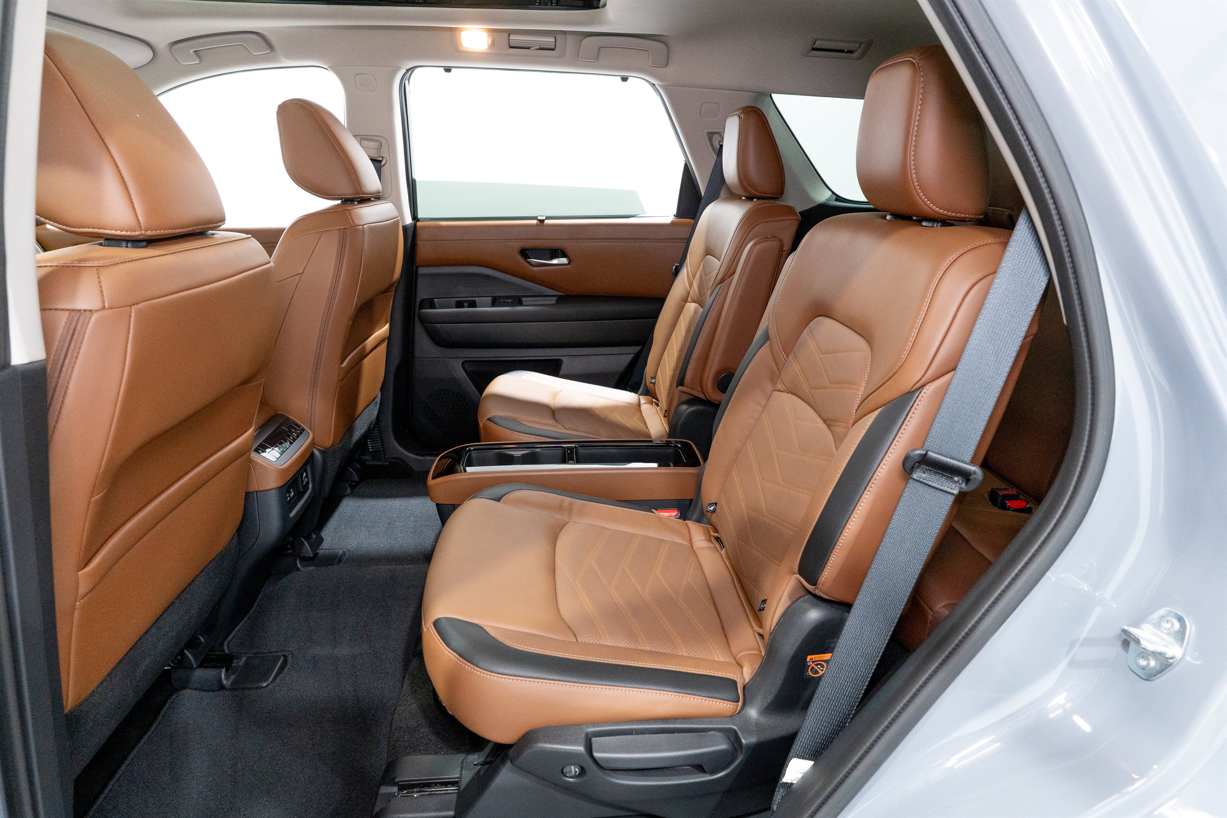 Used 2023 Nissan Pathfinder Platinum FWD image 32