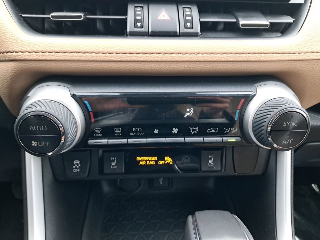 Used 2021 Toyota RAV4 XLE Premium image 22