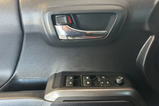 Used 2020 Toyota Tacoma TRD Off-Road w/ Technology Package AWD/4WD image 12