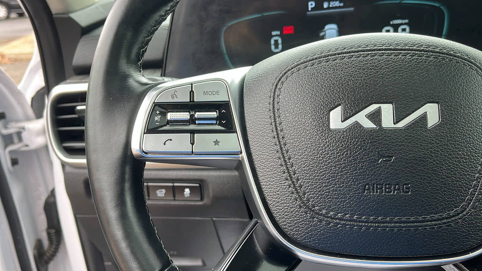 Used 2023 Kia Telluride EX image 12