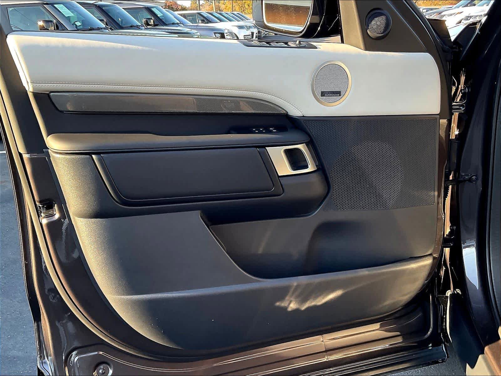 New 2025 Land Rover Discovery Metropolitan Edition AWD/4WD image 24