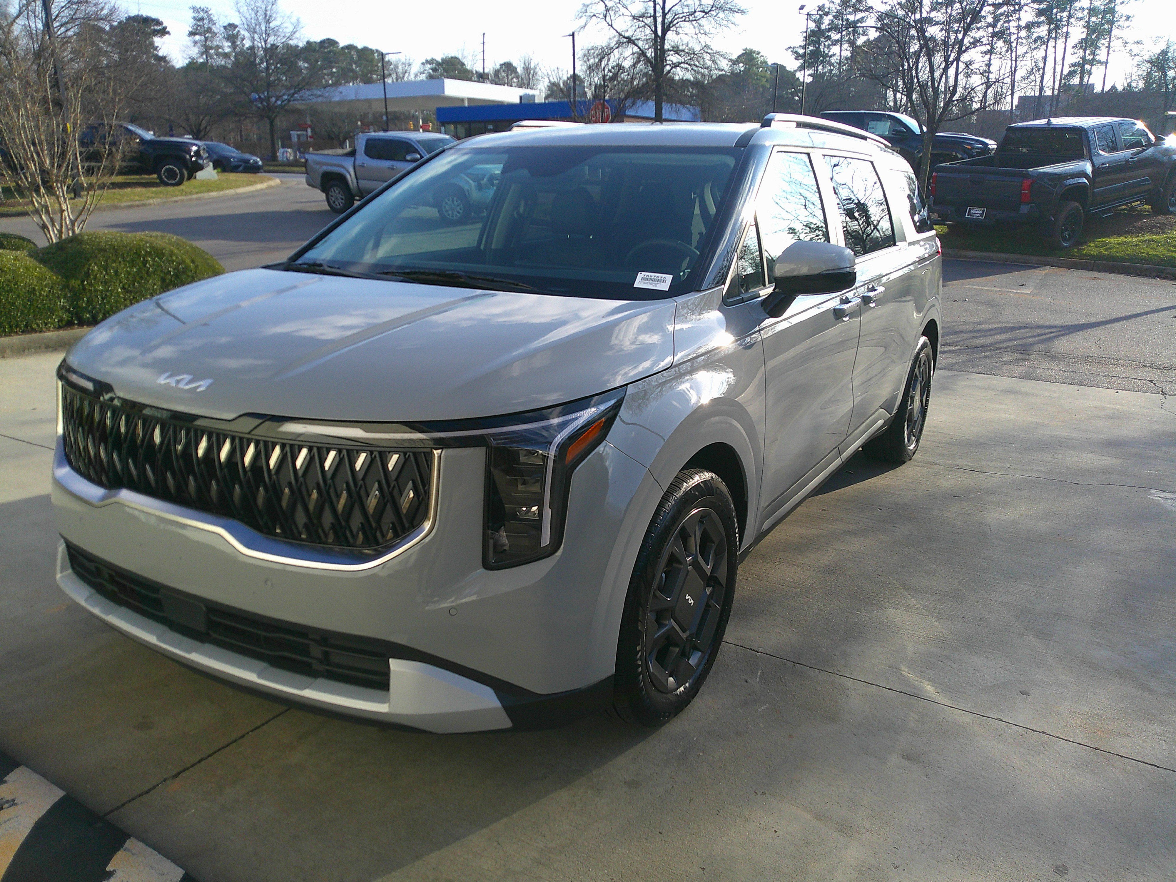 Used 2025 Kia Carnival EX image 6