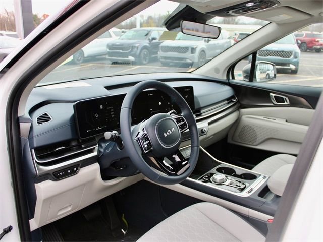 New 2025 Kia Carnival SX w/ SX Dark Edition Package FWD image 2