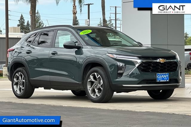 Used 2025 Chevrolet Trax LT FWD video 1