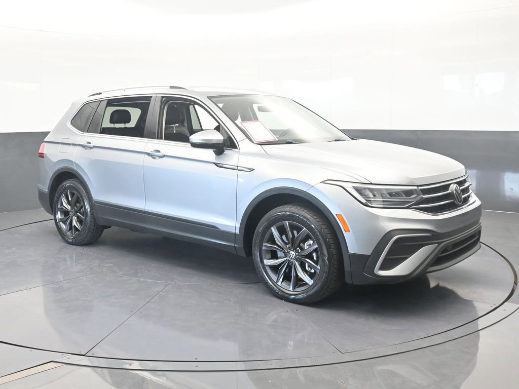 Used 2023 Volkswagen Tiguan SE image 8