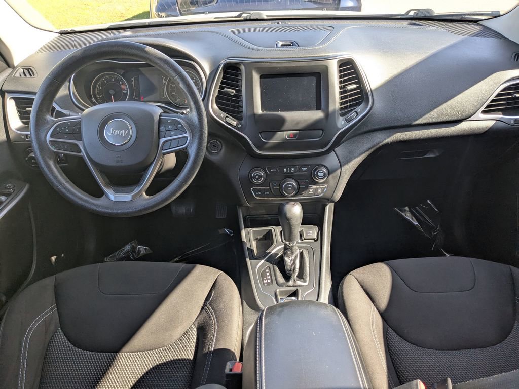 Used 2019 Jeep Cherokee Latitude w/ Popular Appearance Group image 2