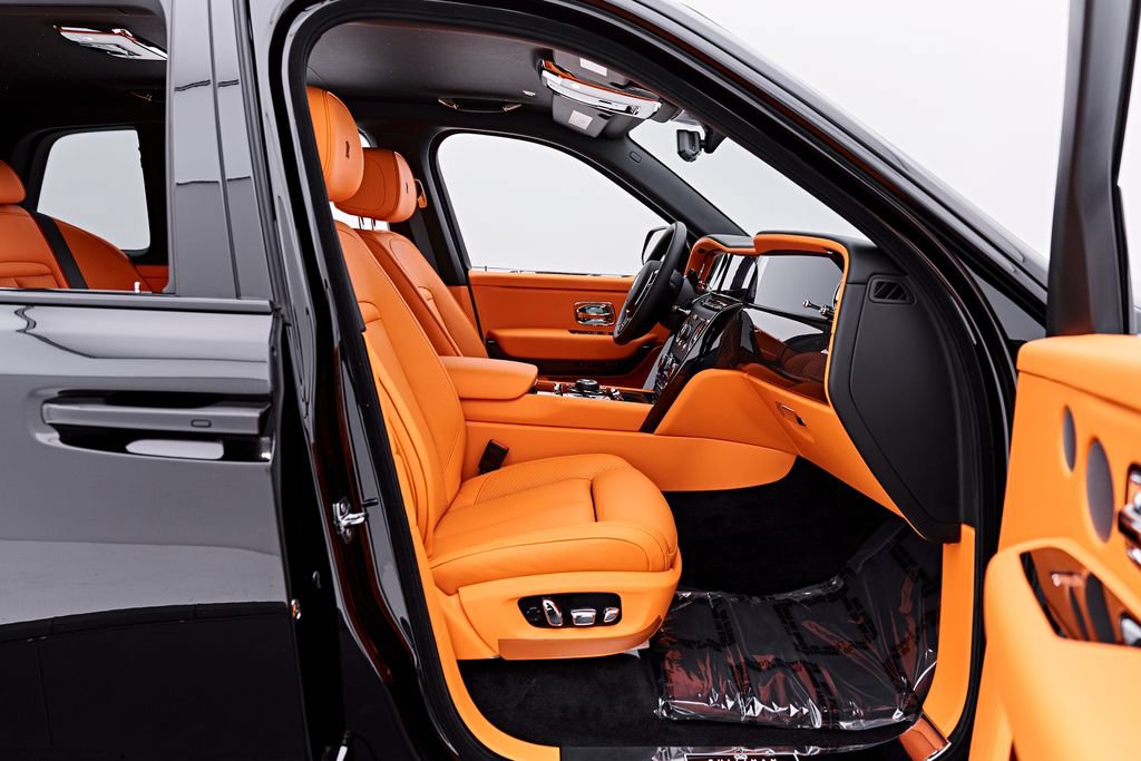 Used 2026 Rolls-Royce Cullinan Black Badge AWD/4WD image 35
