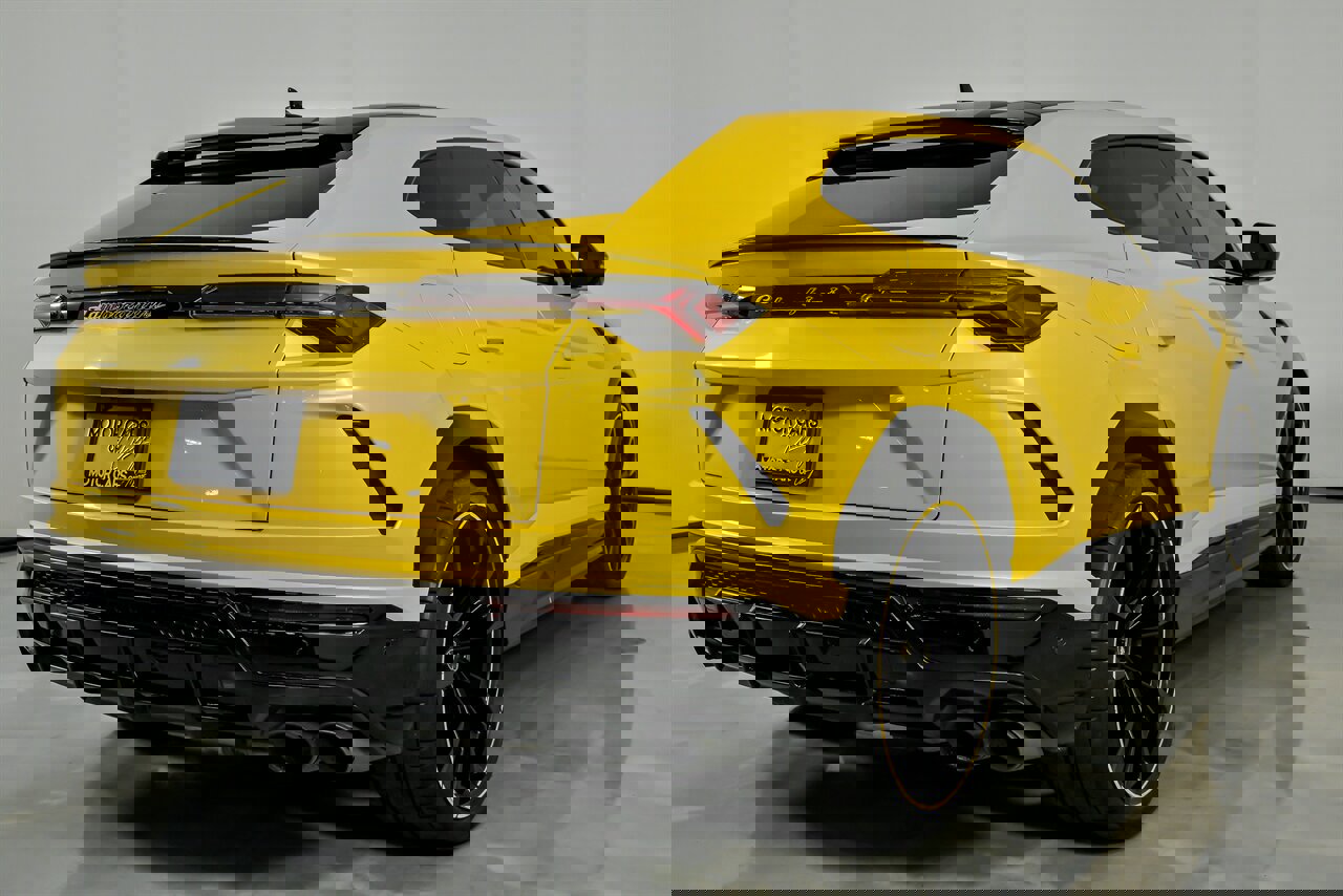 Used 2022 Lamborghini Urus image 12