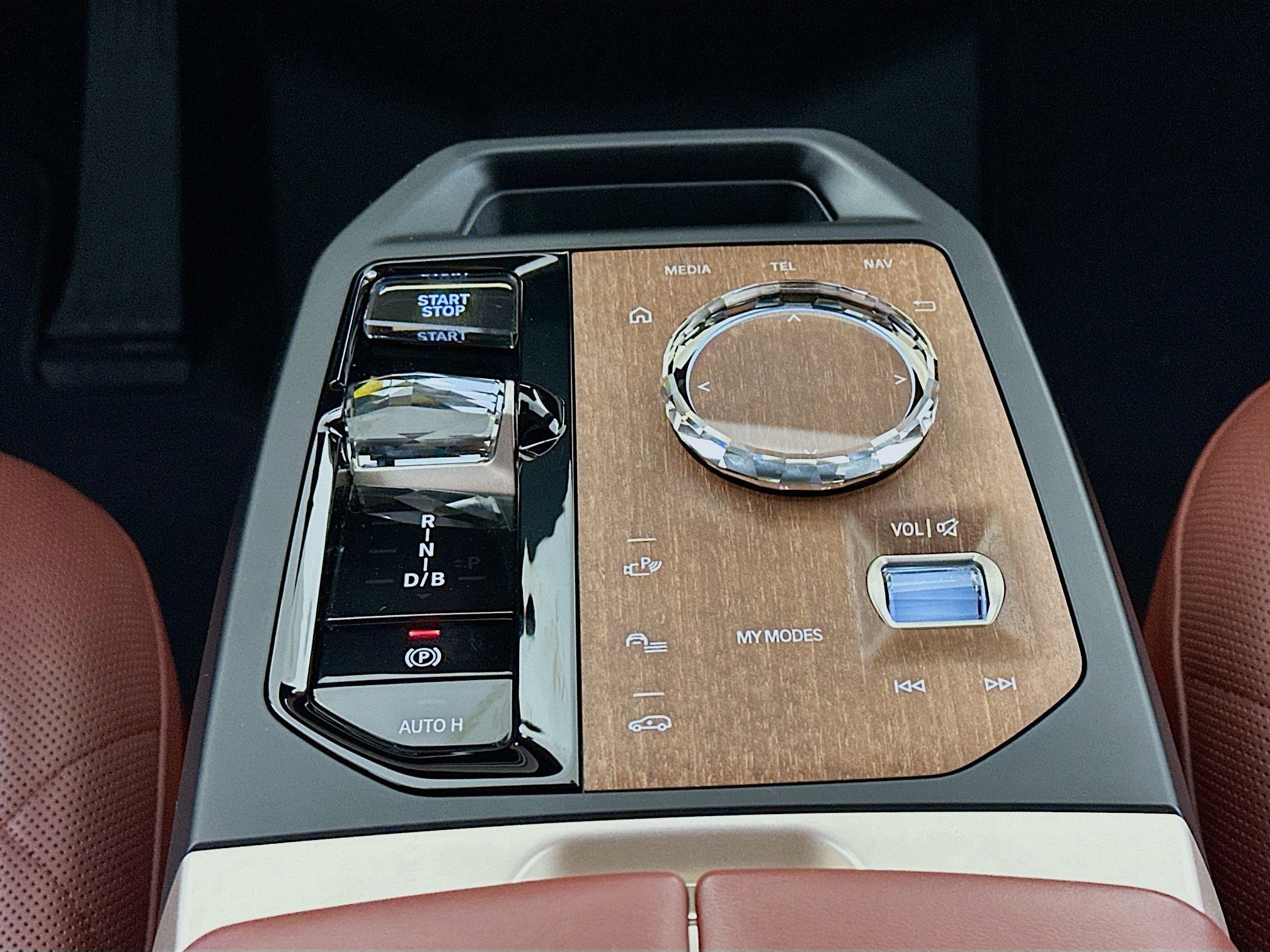 Used 2022 BMW iX xDrive50 w/ Premium Package image 13