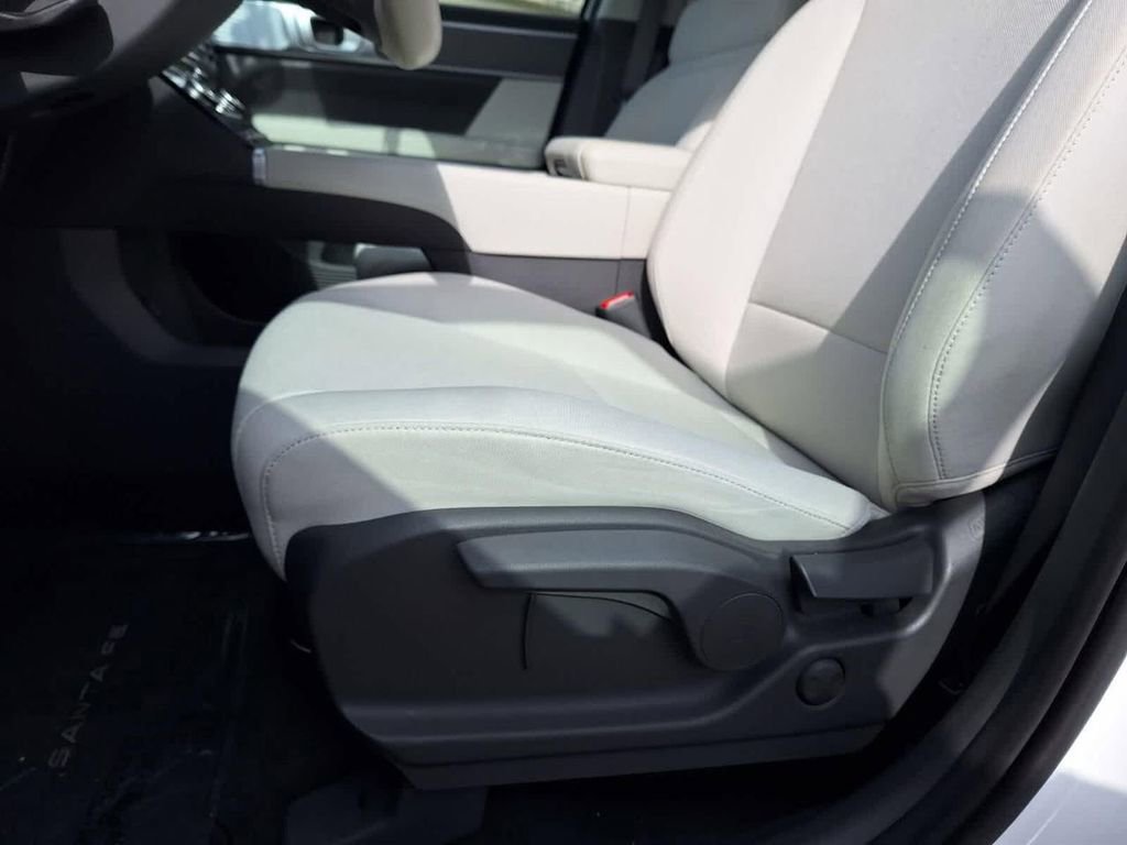Used 2024 Hyundai Santa Fe SE image 10