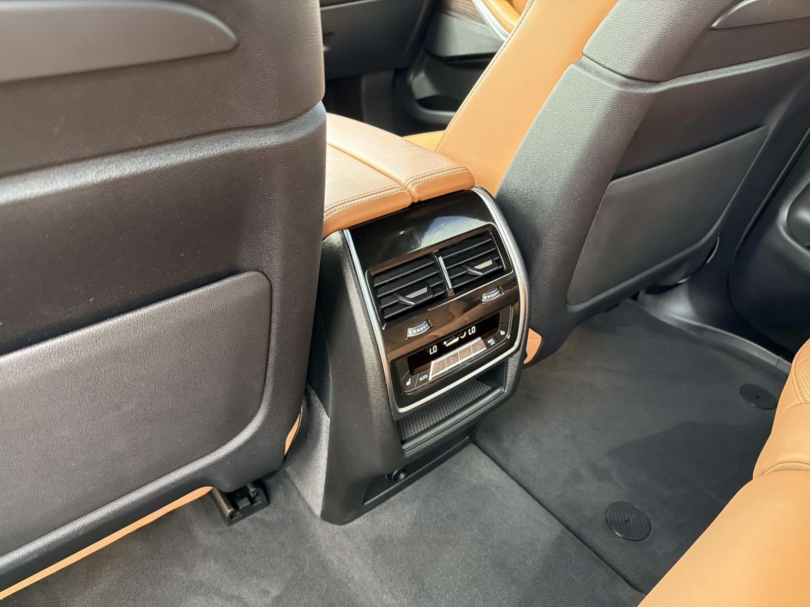 Certified 2024 BMW X7 xDrive40i w/ M Sport Package AWD/4WD image 16