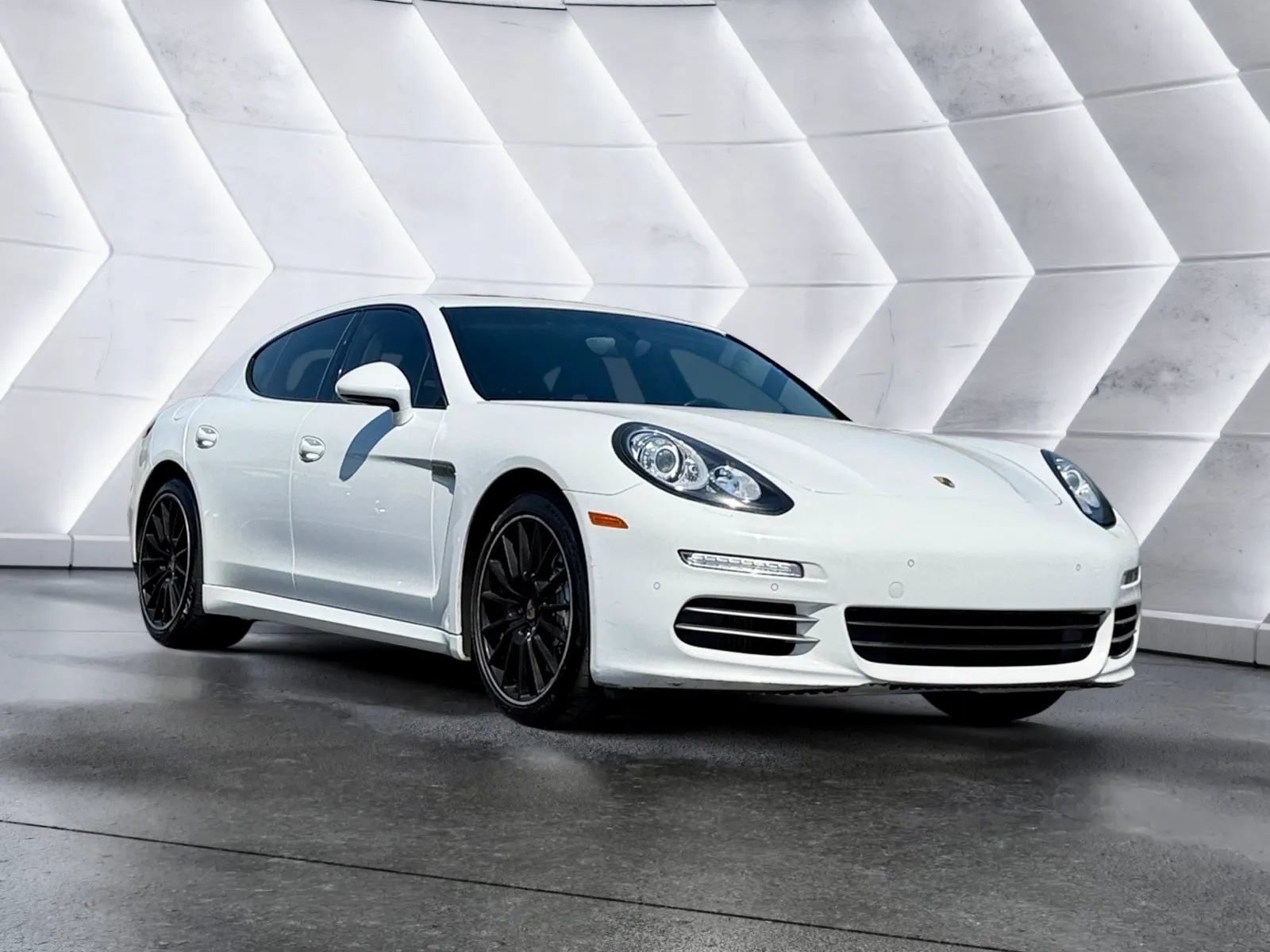 Used 2015 Porsche Panamera 4S AWD/4WD image 3