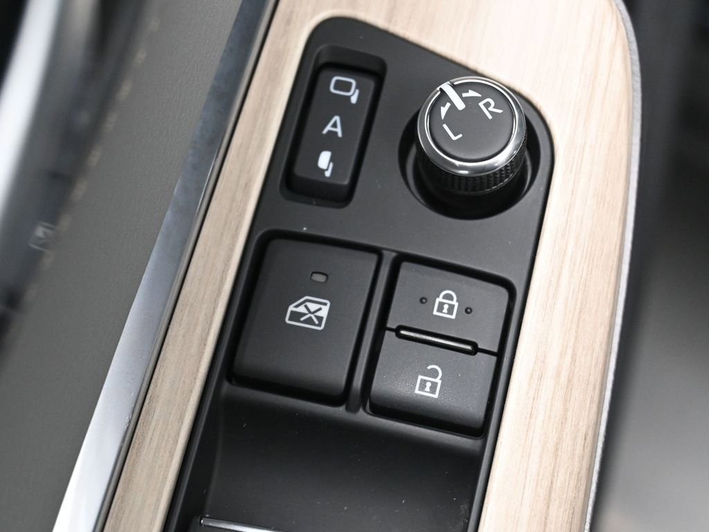 Certified 2024 Toyota Venza XLE image 14
