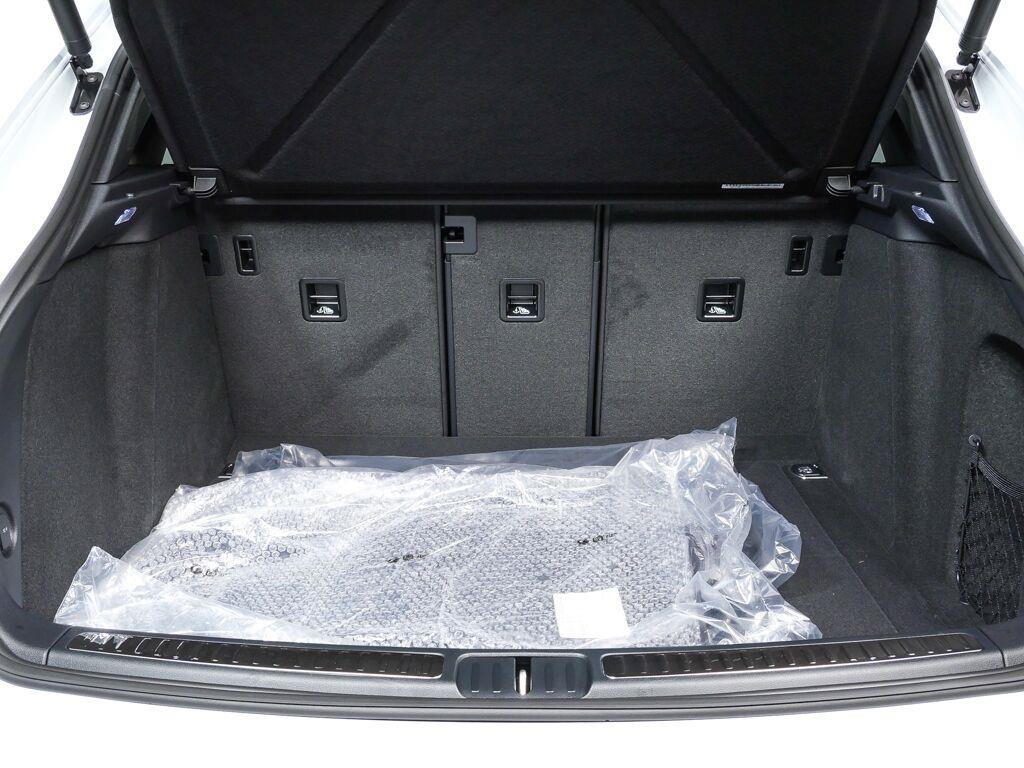 Certified 2026 Porsche Macan Turbo AWD/4WD image 27