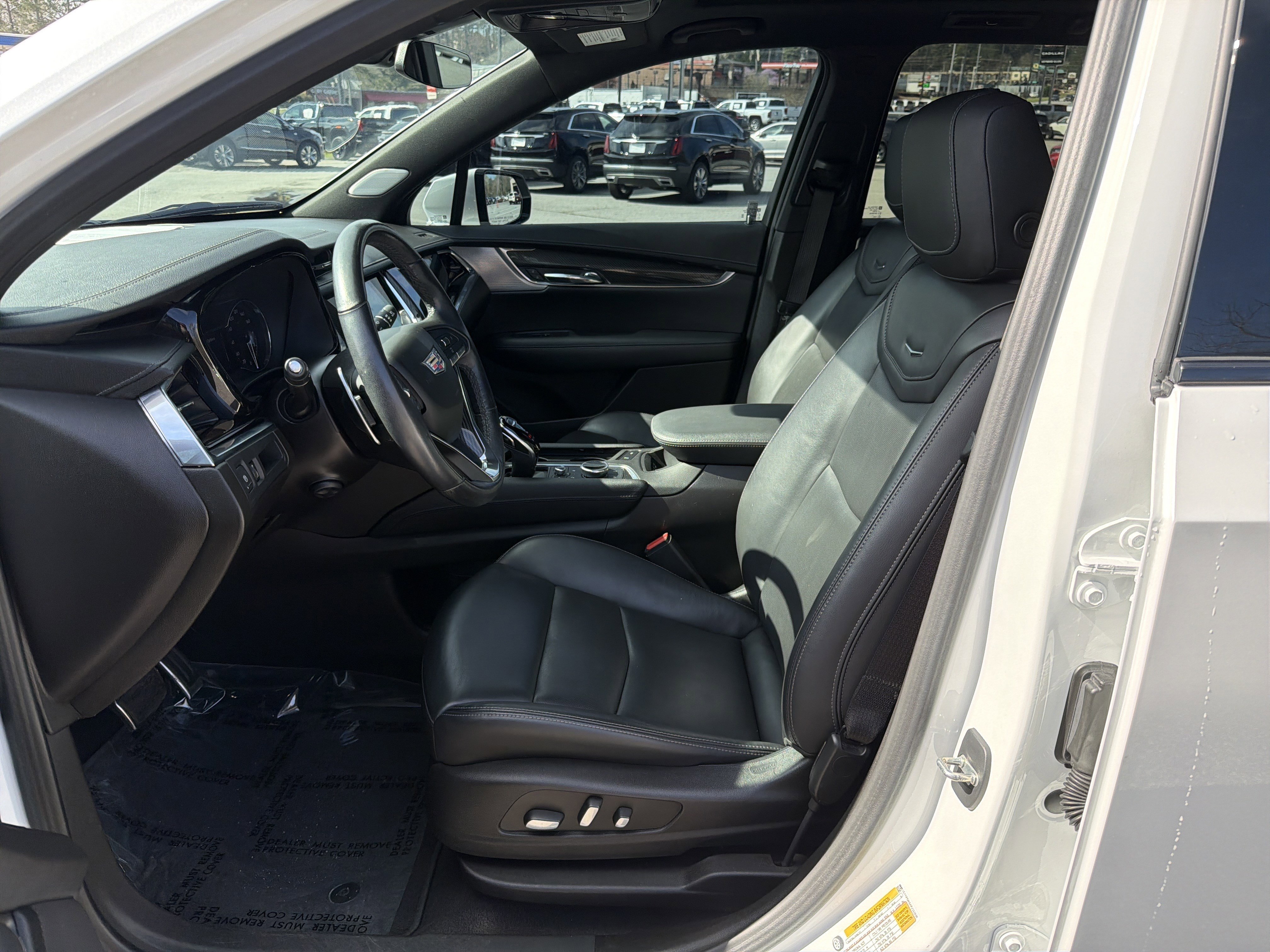 Used 2023 Cadillac XT6 Sport image 10