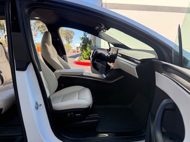 Used 2022 Tesla Model X image 12