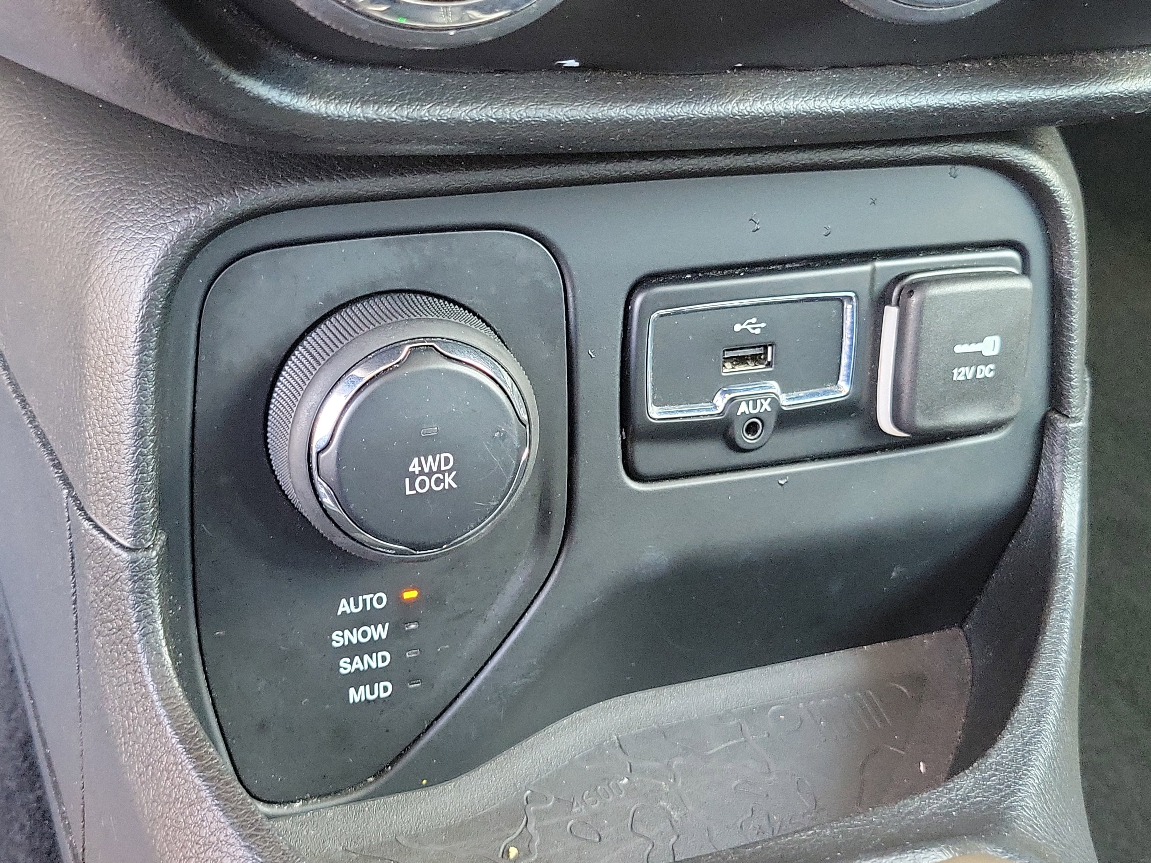 Used 2016 Jeep Renegade Limited AWD/4WD image 25