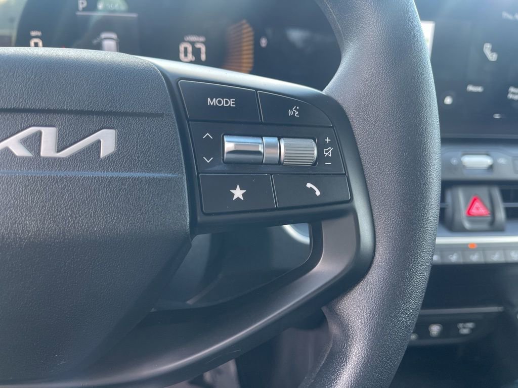 Used 2025 Kia K4 LXS image 27