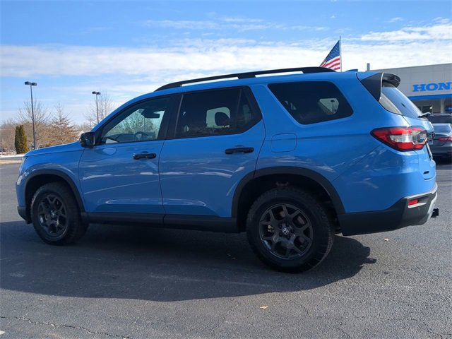 Used 2025 Honda Pilot TrailSport image 6