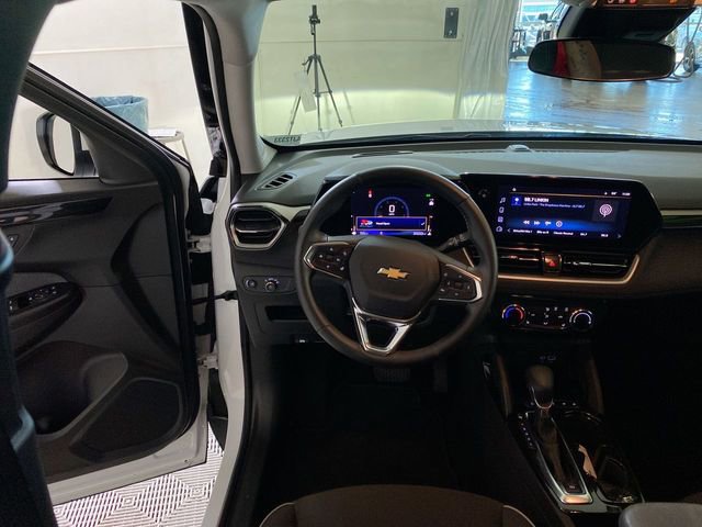 Used 2024 Chevrolet TrailBlazer LT w/ LT Cold Weather Package FWD image 33