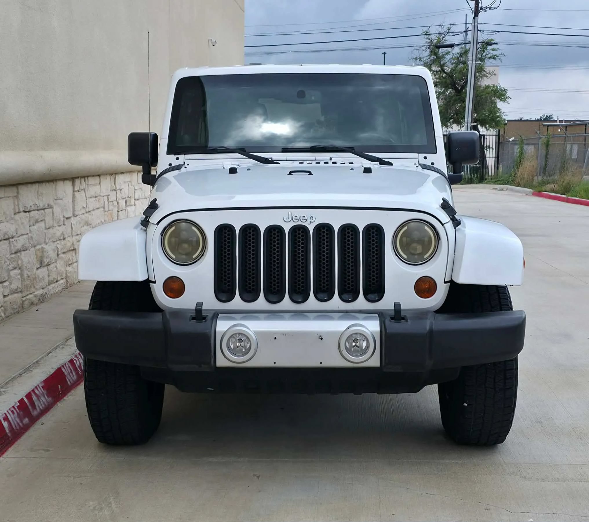 Used 2013 Jeep Wrangler Unlimited Sahara w/ Connectivity Group AWD/4WD image 9