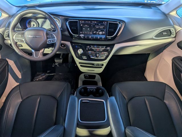 Used 2023 Chrysler Pacifica Touring-L FWD image 14