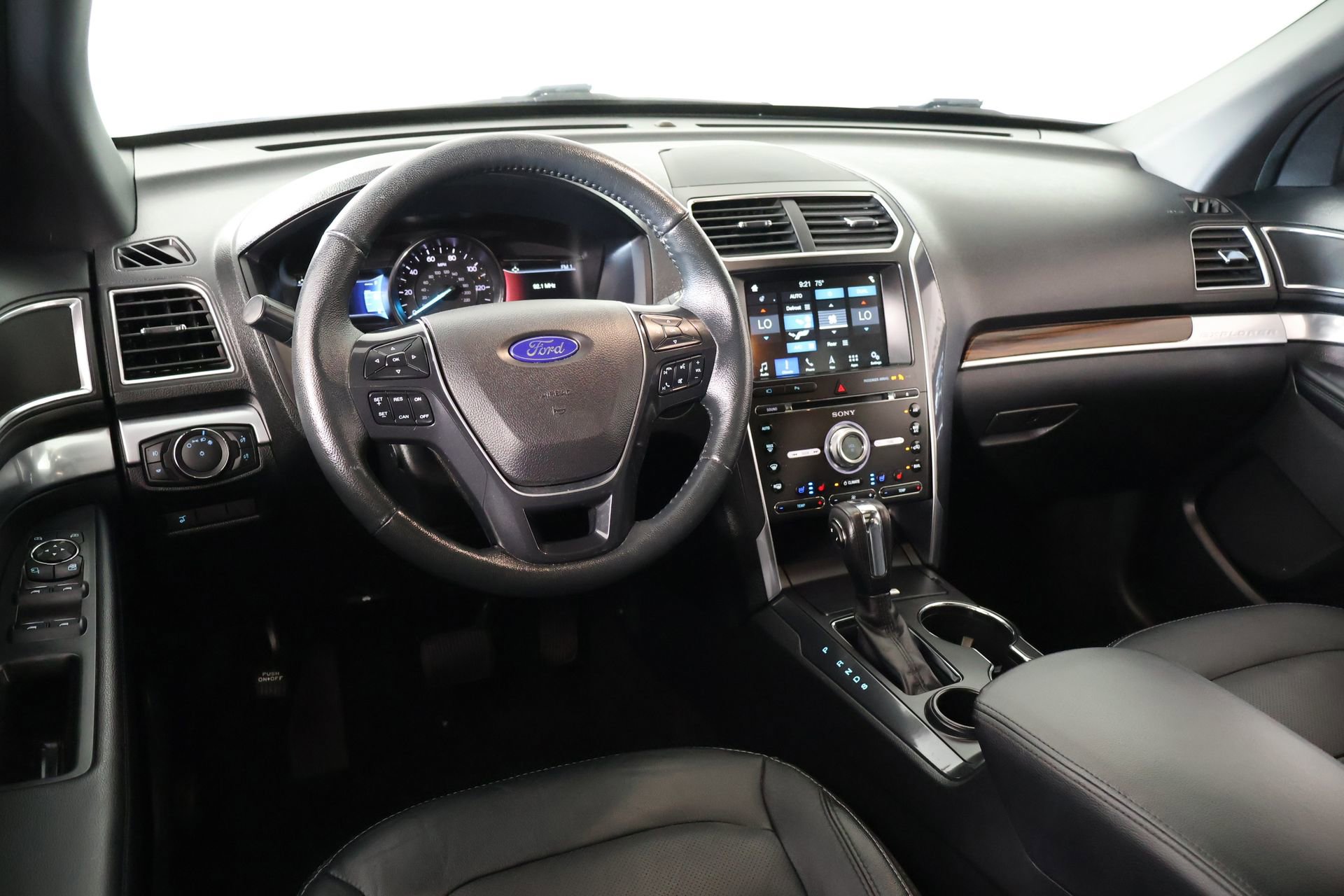 Used 2018 Ford Explorer Limited FWD image 2