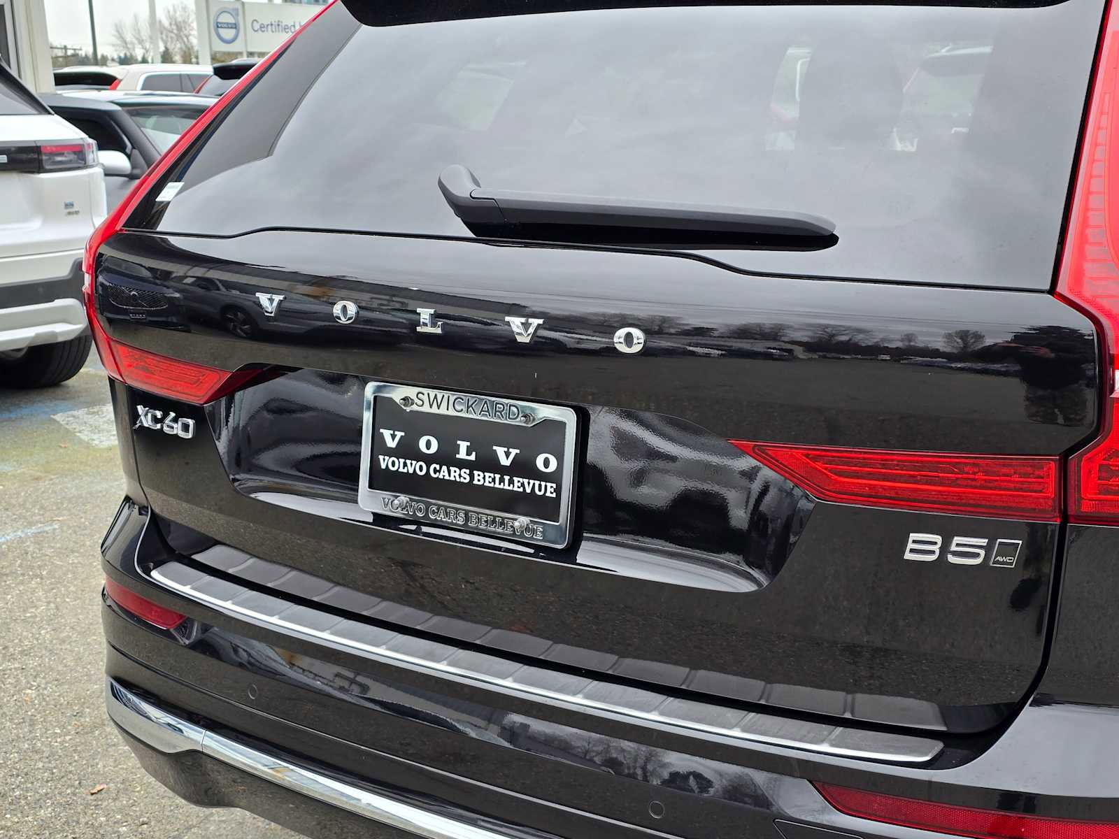 Certified 2023 Volvo XC60 B5 Ultimate w/ Climate Package image 16